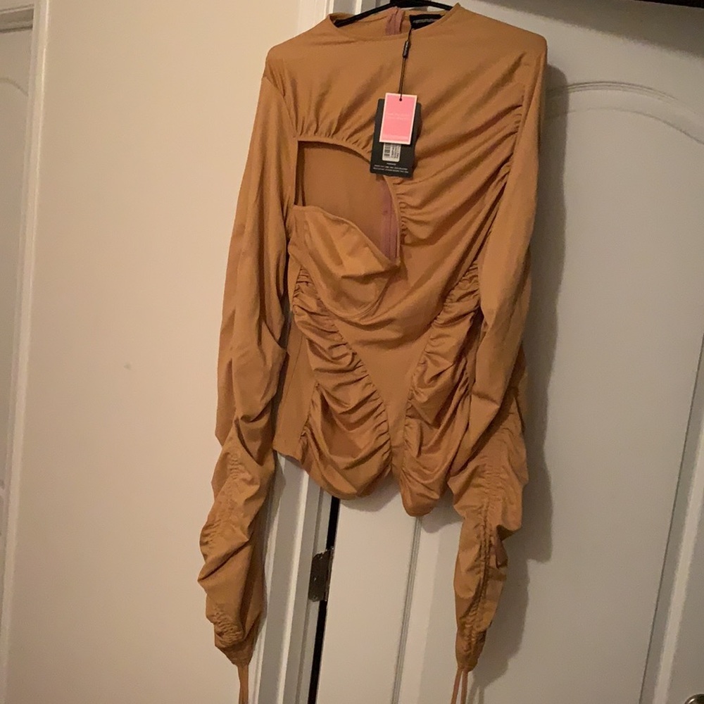 Pretty Little Thing 💛Gold-tone🌟stretchy top!